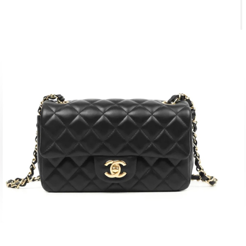 Chanel Mini flap black in gold Hrw